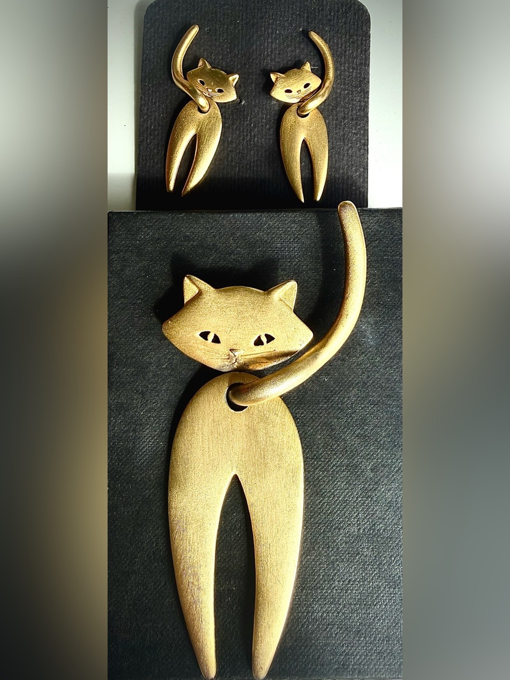 Vintage JJ Jonette Jewelry Large Gold Tone Articulated Cat Brooch & Earrings Set